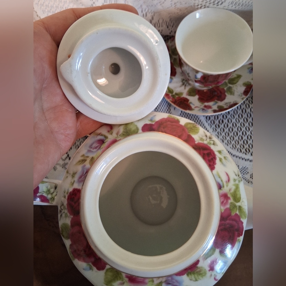 17 Pc Floral Tea Set with Red Roses - Picture 6 of 16